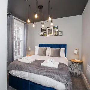  Apartment Bateman, Modern Centre Sleeps 6 United Kingdom