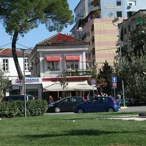 Otel Jolly Center, Tiran